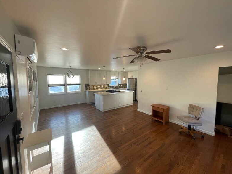 Building Photo - 4272 Harbinson Ave