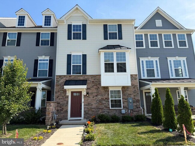 Building Photo - 927 Ericcson Ln