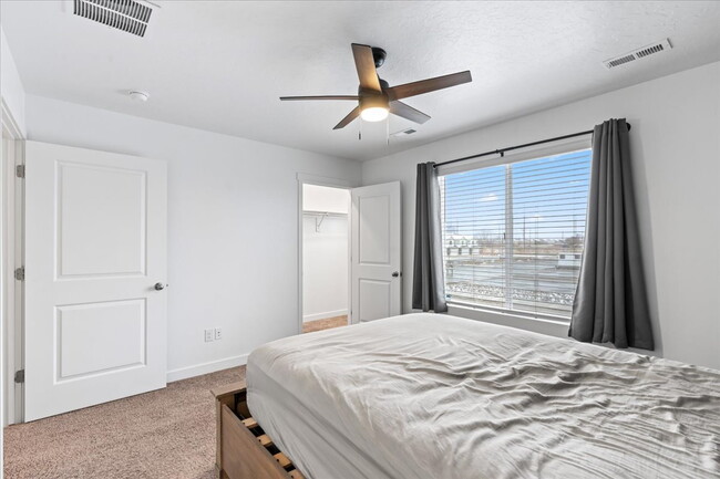 Building Photo - *$500 MOVE-IN SPECIAL* Charming 3-Bedroom ...