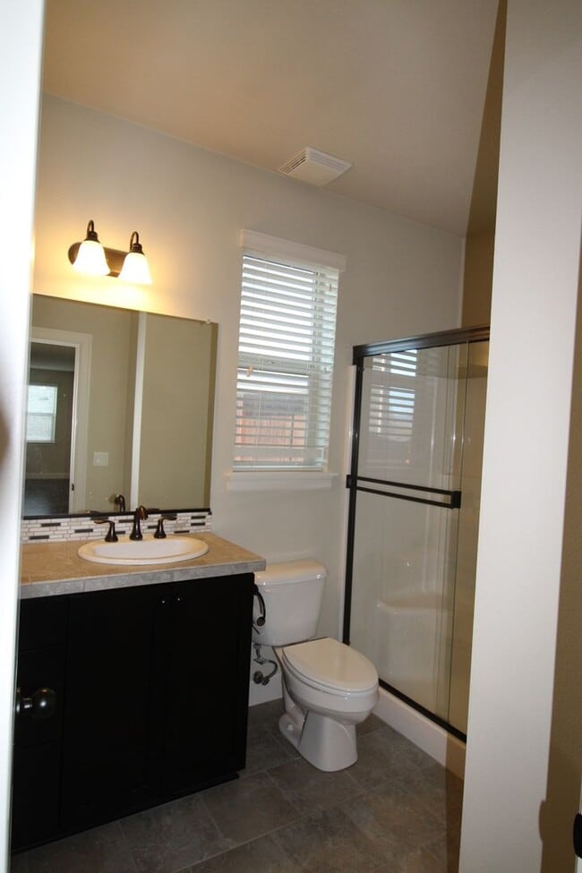 Building Photo - WELL MAINTAINED, BEAUTIFUL 5 BR HOME IN THE CAMAS HILLS!