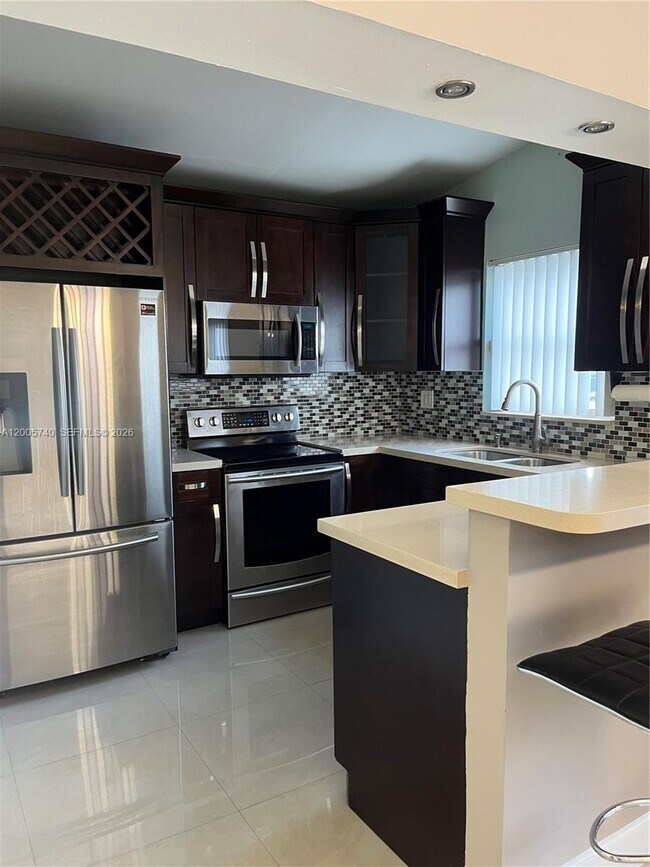 Building Photo - 6661 SW 137th Ct