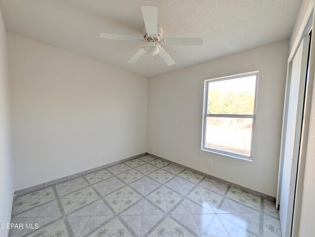 Building Photo - 5857 W Valley Cir