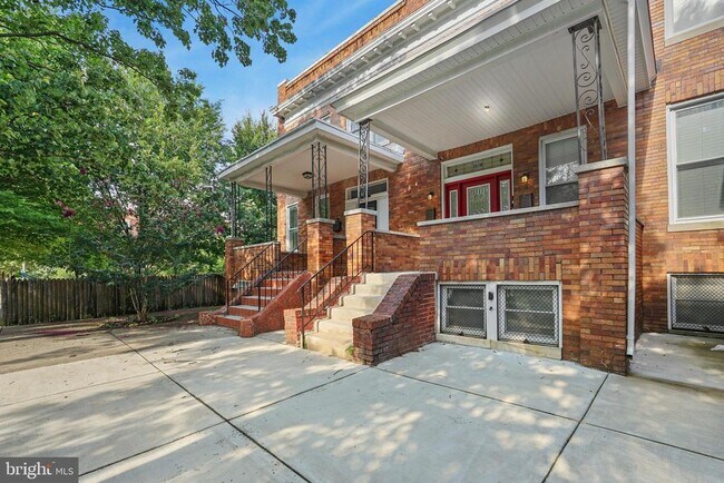 Building Photo - 2509 Linden Ave