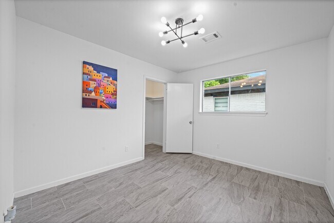 Building Photo - 11823 S Willow Cir