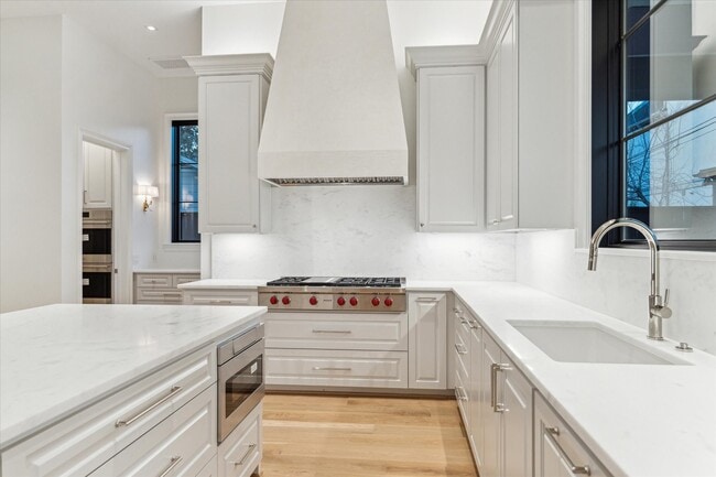 Building Photo - 2711 Eastgrove Ln