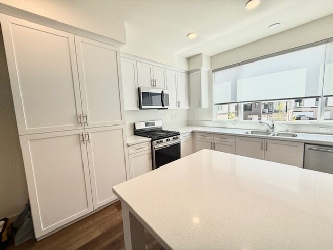 Building Photo - BEAUTIFUL BRAND NEW TOWNHOME IN STANTON FOR LEASE