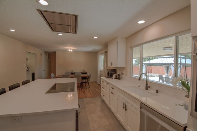 Building Photo - 9501 Arvilla Ave NE