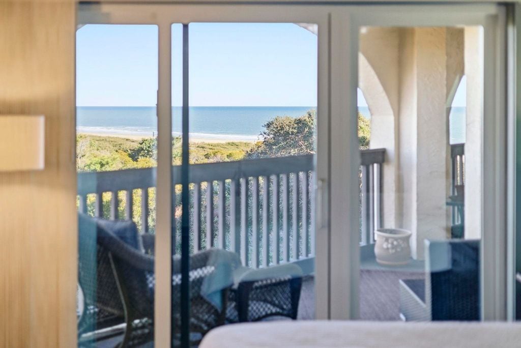 Building Photo - 100 Lands End Blvd