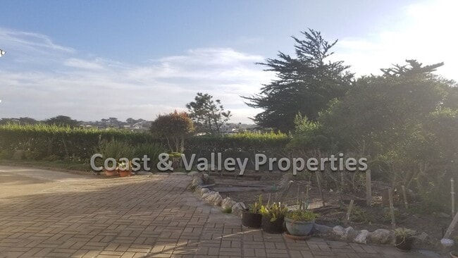 Building Photo - 3166 Ninole Dr