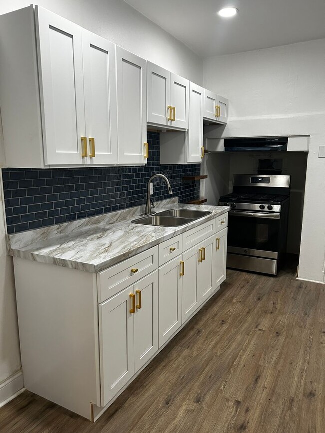 Building Photo - Newly Renovated 4 Bedroom Home in York City School District!