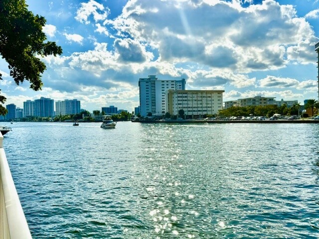 Building Photo - 1833 S Ocean Dr