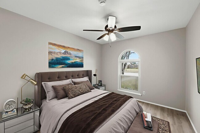 Building Photo - Charming 3-Bed Brick Home with Spacious Layout, Updated Floors & Cozy Fireplace in Grand Prairie