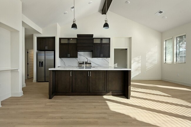 Building Photo - Stunning 2-bedroom, 2-bathroom, 2-car Townhome In Raymore MO