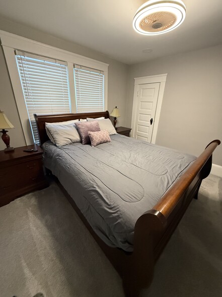 Building Photo - 852 Aetna St