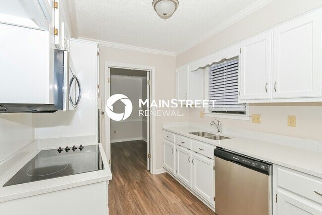 Building Photo - 4 Bedroom Pet-Friendly Home in MEMPHIS, TN with Main Street Renewal