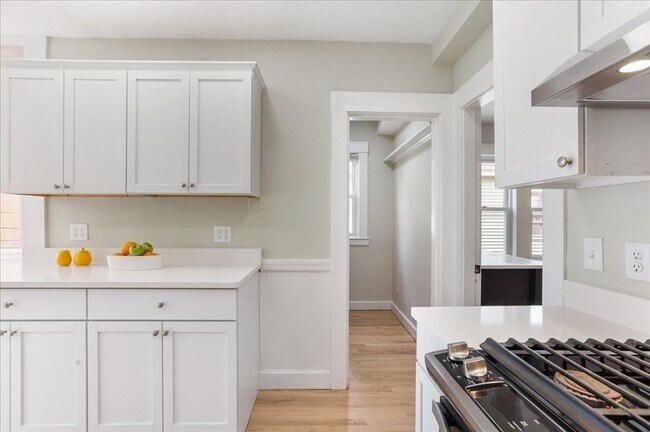 Building Photo - 16 Glenrose Rd