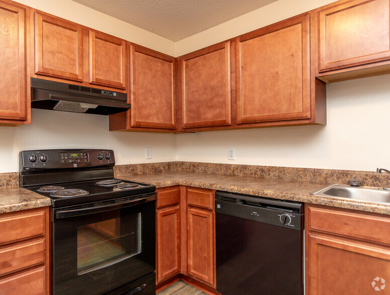 2BR,1BA - Foxcreek Apartments