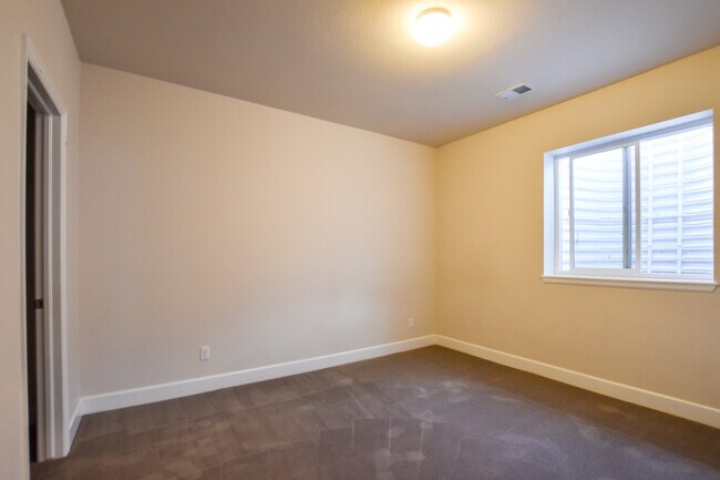 Building Photo - 9761 Beryl Dr