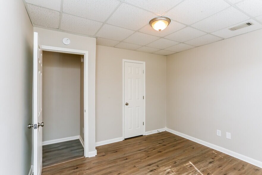 Building Photo - 816 Ruswood Rd