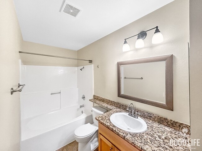 Building Photo - Beautiful 2BD/ 2BA W/ Reserved Parking in ...