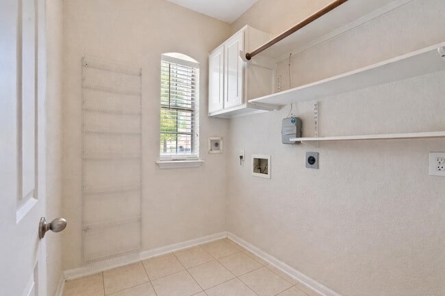 Building Photo - 30 Taupewood Pl