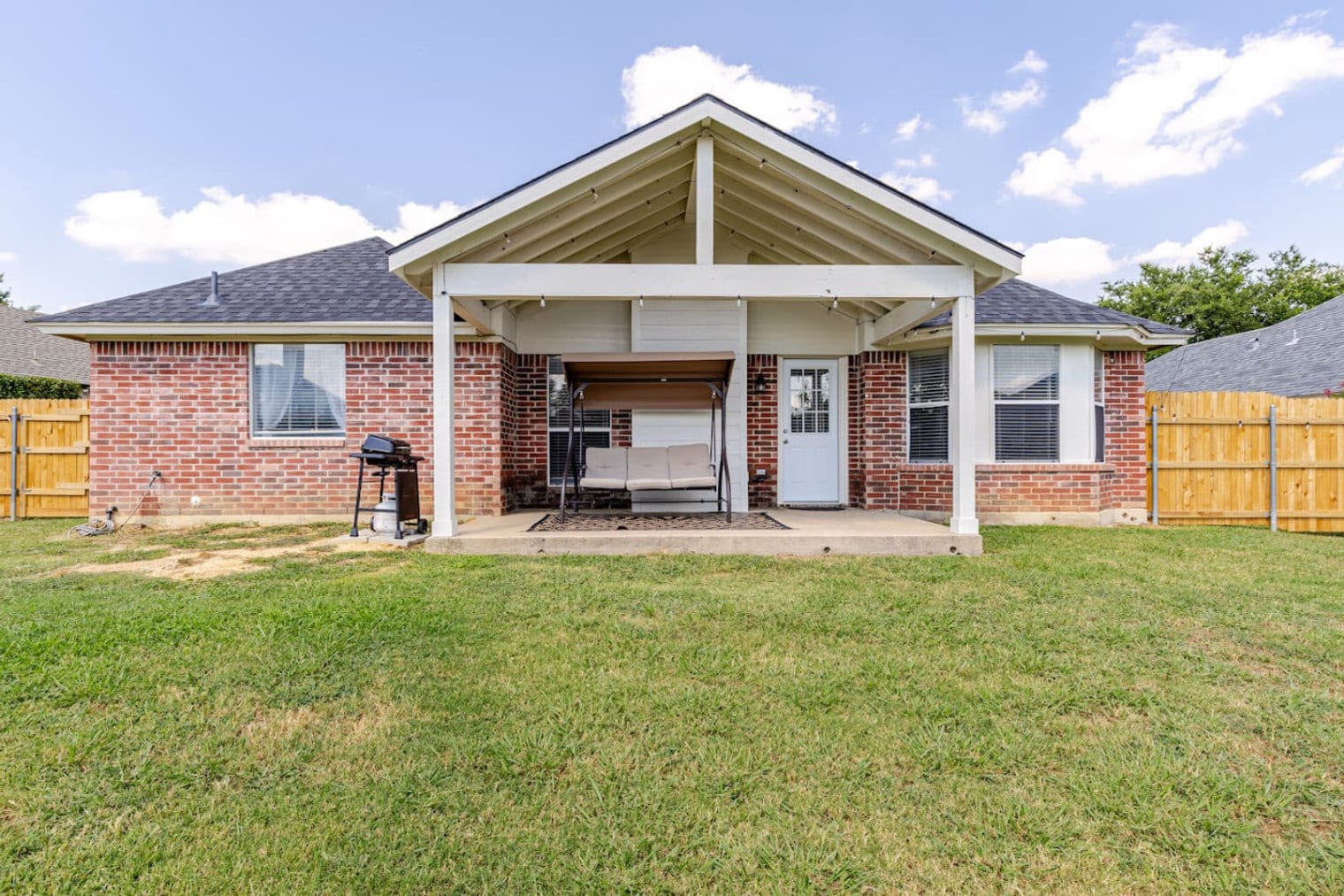 Building Photo - 4808 Tee Dr