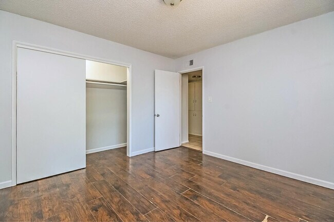Building Photo - 555 W Rio Salado Pkwy
