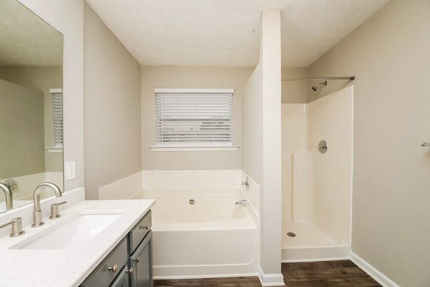 Building Photo - 3818 Landgraf Cove