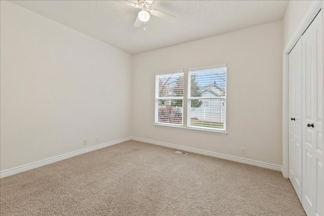 Building Photo - Quiet, Convenient, and Spacious 5 Bedroom 4 Bathroom Home