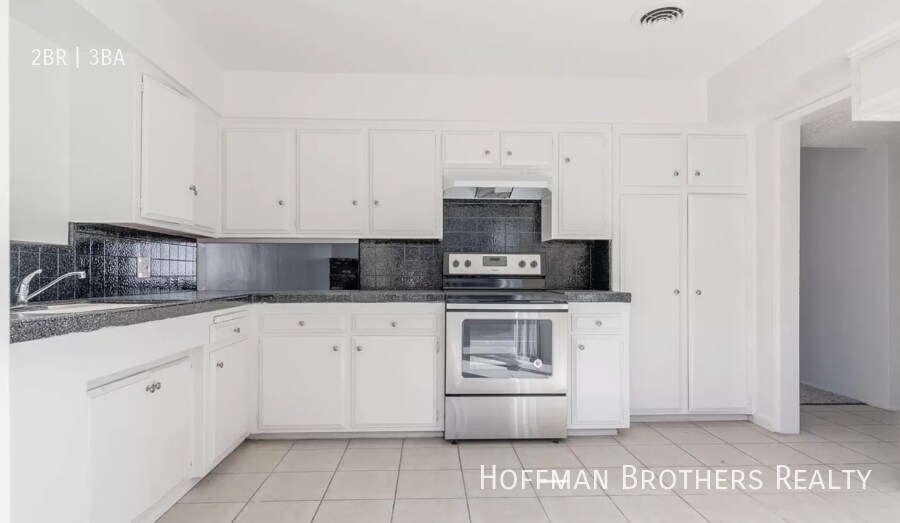 Building Photo - 3616 Dana St