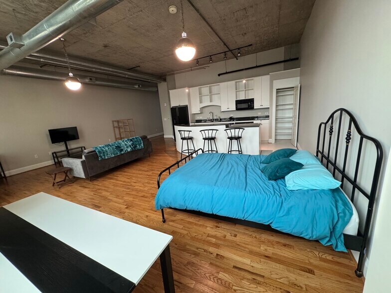 Building Photo - 1401 Calumet St