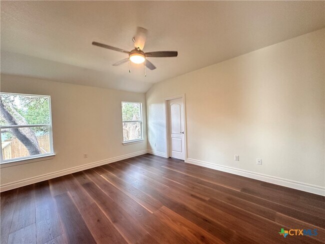 Building Photo - 2017 Ridge View Dr