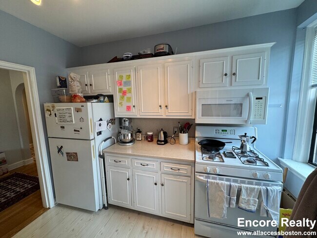 Building Photo - 89 Longwood Ave