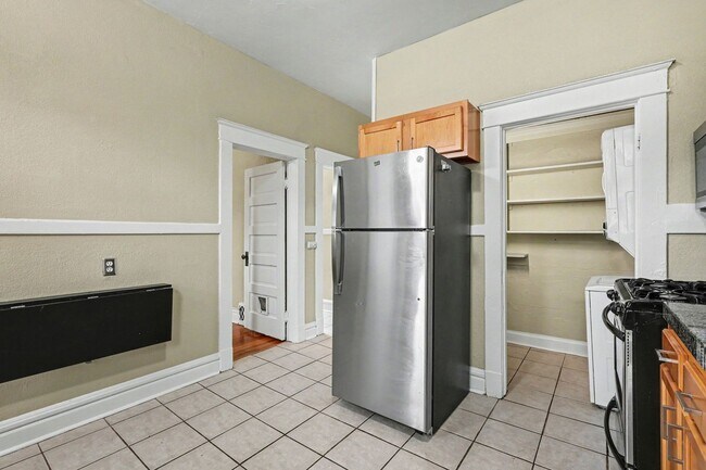 Building Photo - Charming Whittier Rowhome Near Larimer Street