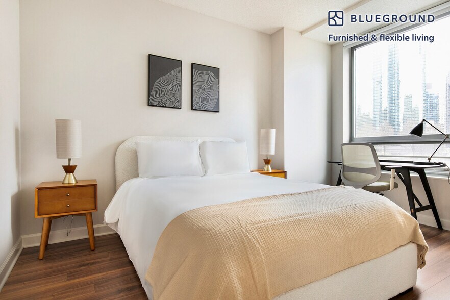 Building Photo - 300 N Canal St