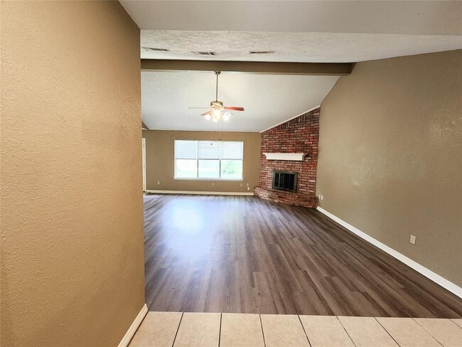 Building Photo - 1359 Tenderden Dr