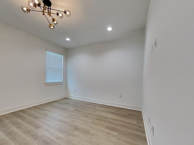 Building Photo - 6902 S MacDill Ave