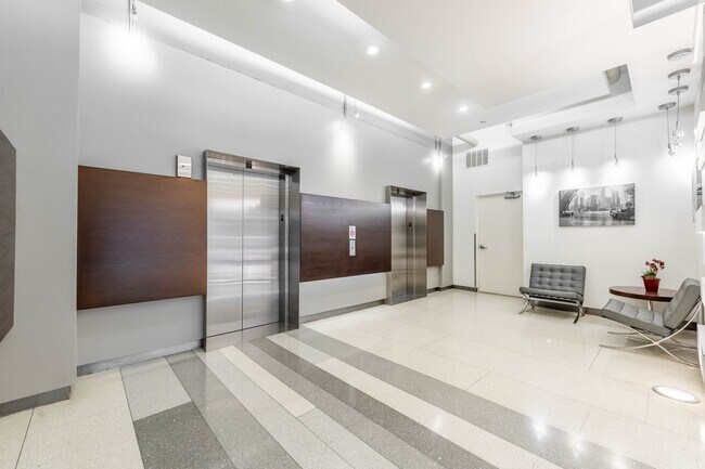Building Photo - 1305 S Michigan Ave