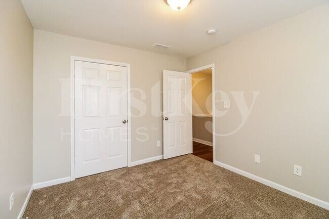 Building Photo - 4559 Fairport Ct