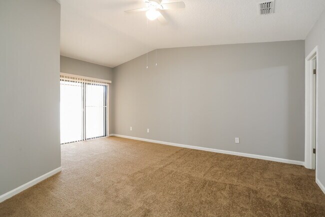 Building Photo - 1960 Oak Twist Ct