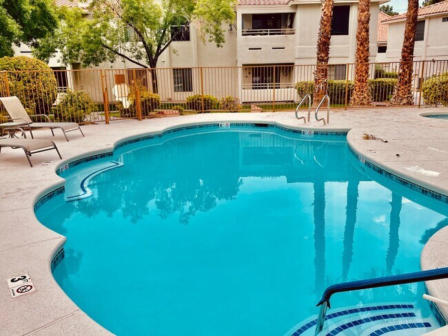 Building Photo - 2611 S Durango Dr
