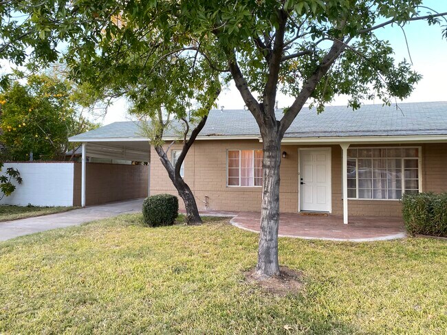 Building Photo - 710 W Palo Verde Dr