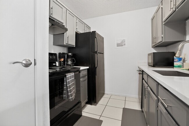 Building Photo - 3770 Lovers Wood Ln