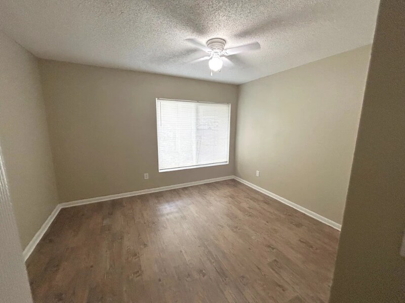 Building Photo - 503 Hillside Ct