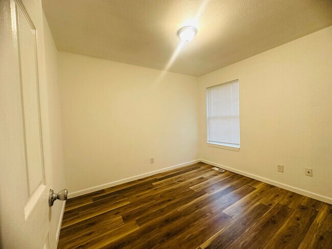 Building Photo - 746 Edgemont Ave