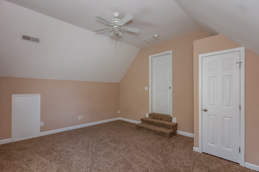 Building Photo - 906 Houston Heights Rd