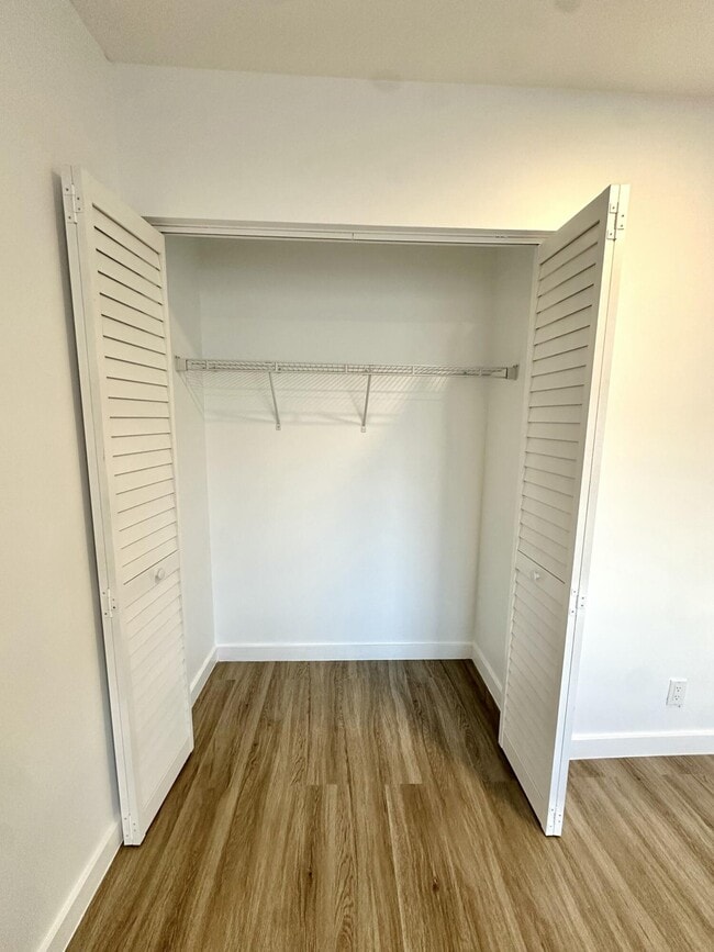 Building Photo - 906 E Tiffany Dr