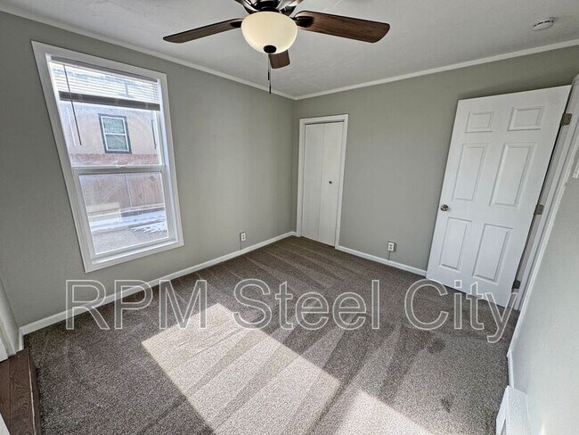 Building Photo - 1626 E Routt Ave