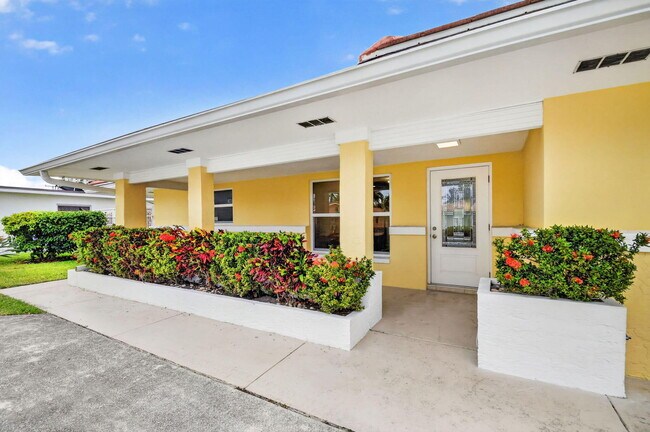 Building Photo - 1221 Singer Dr