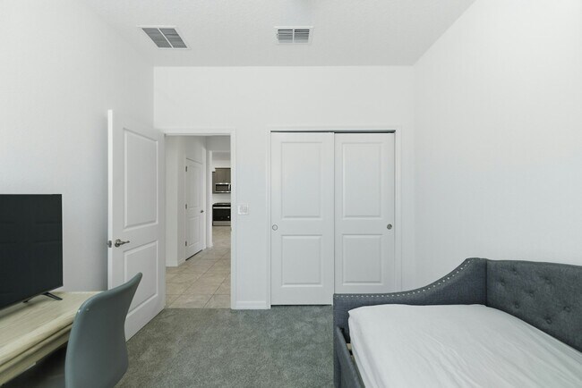 Building Photo - 7288 SW 64th St Rd